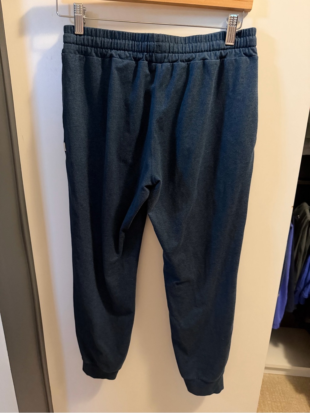 Women’s Vuori Performance Jogger - Picture 3 of 3